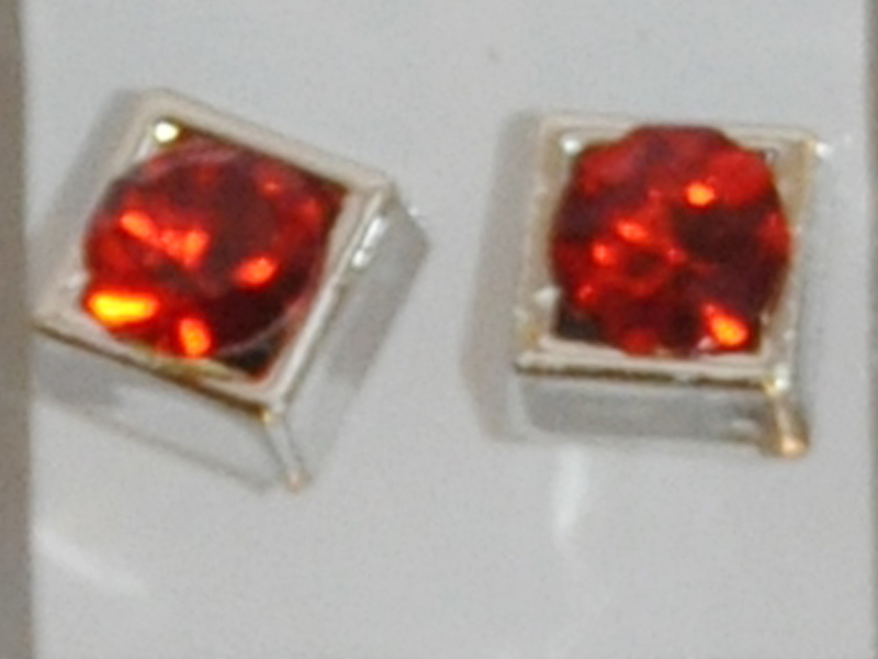 Boucles d'oreilles Carrées Argentée Cristal Rouge Boucles d'oreilles Carrées Argentée Cristal Rouge