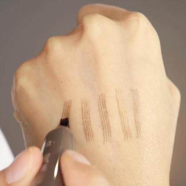 Crayon A Sourcils Waterproof Micro-Précision Marron + Eye-liner waterproof noir 2en1 Crayon A Sourcils Waterproof Micro-Précision Marron + Eye-liner waterproof noir 2en1